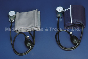 ME-7021 SPHYGMOMANOMETER ANEROID